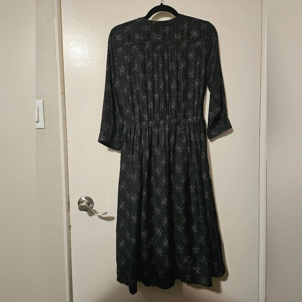 Elegant Black Button-Down Dress - Picture 3 of 3